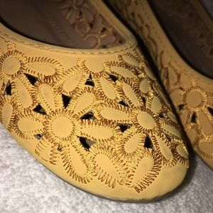 Cute yellow flats